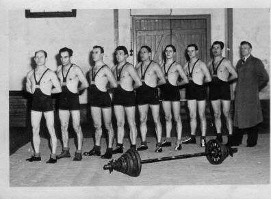 Alte Turnhalle in der Schulstr.(jetzt Parkplatz) 