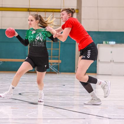 13.12.2025 Frauen 1 – TSG Schwäbisch Hall 24:25 | Bild: Mike Matysik (www.portraction.de)	