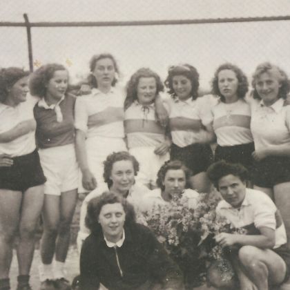 Die erste Asperger Frauenhandballmannschaft