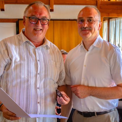Ehrungsmatinee 2026 - Ottmar Breckel erhält die WLSB-Ehrennadel in Silber von Matthias Müller (Sportkreis Ludwigsburg)