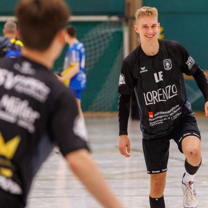 Neue Warmmach-Shirts für die Handballabteilung