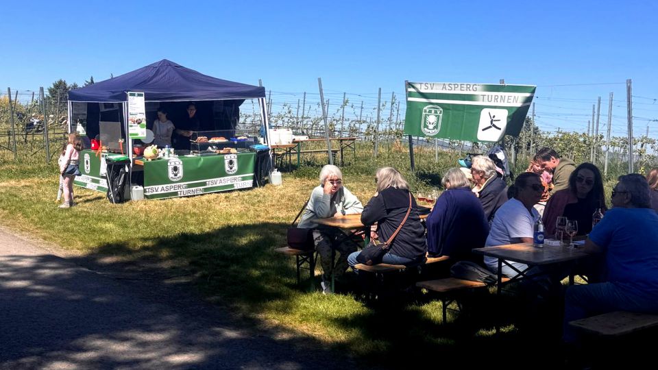 Stand beim Weinfest am 1. Mai auf der Oberen Hurst 2026